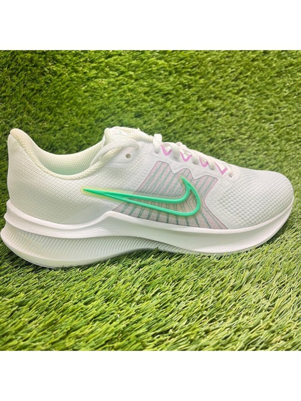 Nike Downshifter 11 Womens Size 8.5 White Green Athletic Running Shoes Sneakers